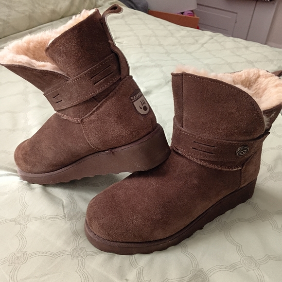 BearPaw Tan Suede Boots with Soft Lining - Picture 8 of 8
